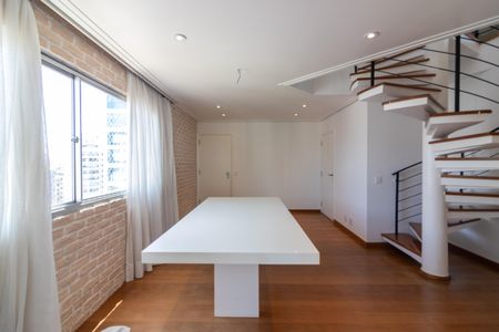 Apartamento à venda com 230m², 2 quartos e 3 vagas Apartamento à venda com 230m², 2 quartos e 3 vagasSala