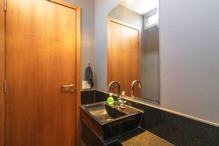 Apartamento à venda com 230m², 2 quartos e 3 vagas Apartamento à venda com 230m², 2 quartos e 3 vagasBanheiro - cobertura