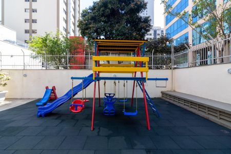 Apartamento à venda com 230m², 2 quartos e 3 vagas Apartamento à venda com 230m², 2 quartos e 3 vagasÁrea comum - Playground