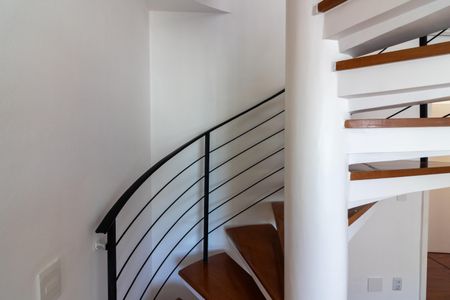 Apartamento à venda com 230m², 2 quartos e 3 vagas Apartamento à venda com 230m², 2 quartos e 3 vagasEscadas