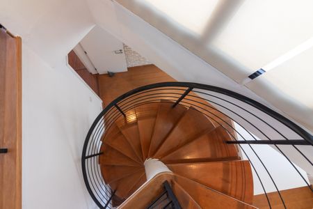 Apartamento à venda com 230m², 2 quartos e 3 vagas Apartamento à venda com 230m², 2 quartos e 3 vagasEscadas