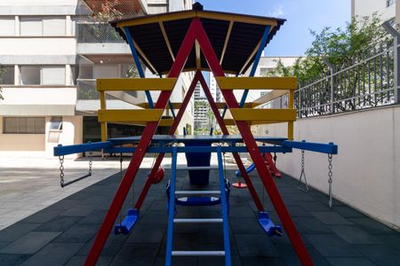 Apartamento à venda com 230m², 2 quartos e 3 vagas Apartamento à venda com 230m², 2 quartos e 3 vagasÁrea comum - Playground