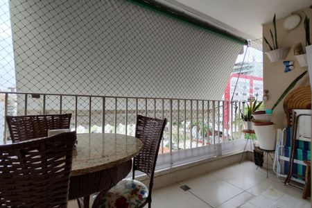 Apartamento à venda com 133m², 2 quartos e 1 vaga Apartamento à venda com 133m², 2 quartos e 1 vagaVaranda