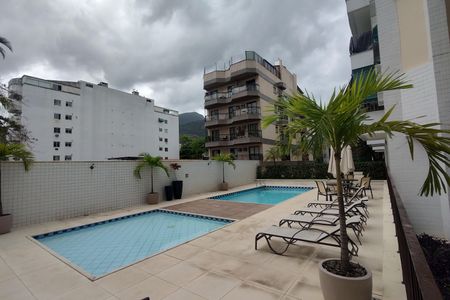 Apartamento à venda com 133m², 2 quartos e 1 vaga Apartamento à venda com 133m², 2 quartos e 1 vagaÁrea comum - Piscina