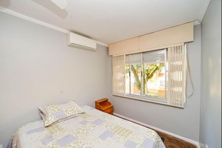 Quarto 2 de apartamento para alugar com 2 quartos, 60m² em Vila Ipiranga, Porto Alegre
