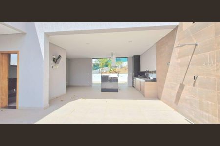 Casa de condomínio para alugar com 282m², 3 quartos e 4 vagasQuintal