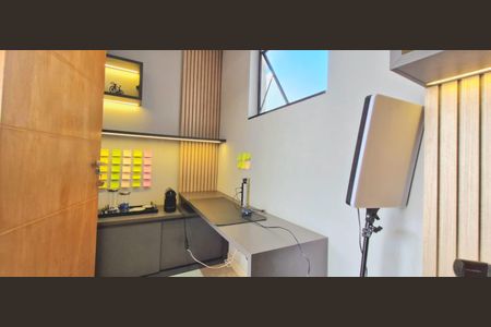 Casa de condomínio para alugar com 282m², 3 quartos e 4 vagasEscritório