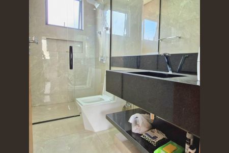 Casa de condomínio para alugar com 282m², 3 quartos e 4 vagasBanheiro Social