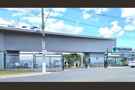 Casa de condomínio para alugar com 282m², 3 quartos e 4 vagasFachada