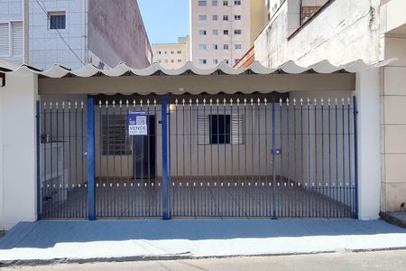 Casa à venda com 120m², 2 quartos e 2 vagas Casa à venda com 120m², 2 quartos e 2 vagasFachada
