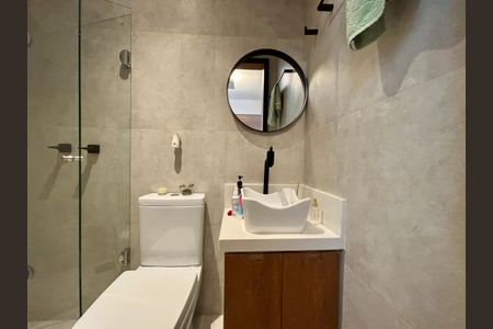 Apartamento para alugar com 85m², 2 quartos e 1 vaga Apartamento para alugar com 85m², 2 quartos e 1 vagaBanheiro social