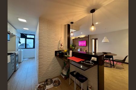 Apartamento para alugar com 85m², 2 quartos e 1 vaga Apartamento para alugar com 85m², 2 quartos e 1 vagaCozinha e Área de Serviço