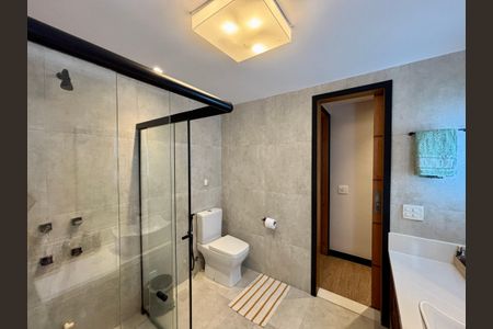 Apartamento para alugar com 85m², 2 quartos e 1 vaga Apartamento para alugar com 85m², 2 quartos e 1 vagaBanheiro da Suite