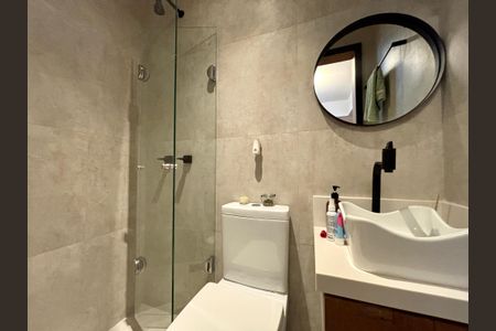 Apartamento para alugar com 85m², 2 quartos e 1 vaga Apartamento para alugar com 85m², 2 quartos e 1 vagaBanheiro social