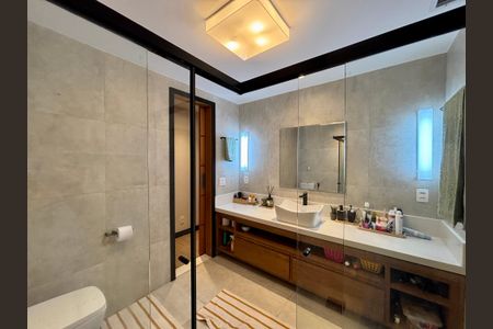 Apartamento para alugar com 85m², 2 quartos e 1 vaga Apartamento para alugar com 85m², 2 quartos e 1 vagaBanheiro da Suite