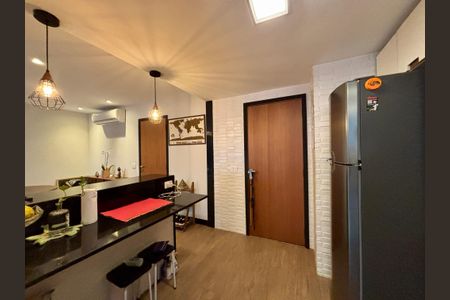 Apartamento para alugar com 85m², 2 quartos e 1 vaga Apartamento para alugar com 85m², 2 quartos e 1 vagaCozinha e Área de Serviço