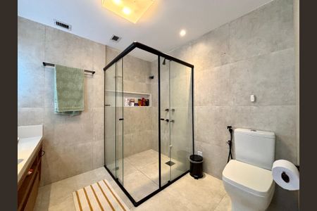 Apartamento para alugar com 85m², 2 quartos e 1 vaga Apartamento para alugar com 85m², 2 quartos e 1 vagaBanheiro da Suite