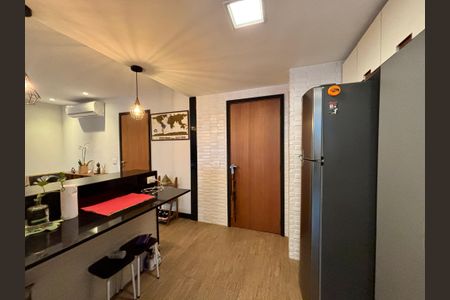 Apartamento para alugar com 85m², 2 quartos e 1 vaga Apartamento para alugar com 85m², 2 quartos e 1 vagaCozinha e Área de Serviço