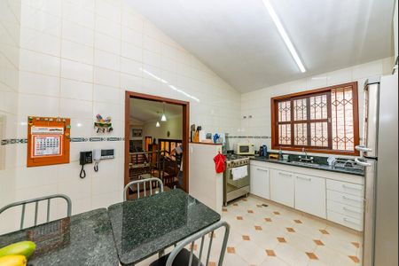 Casa à venda com 360m², 3 quartos e 6 vagasBanheiro Social