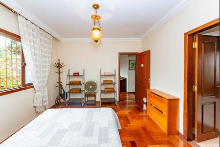 Casa à venda com 360m², 3 quartos e 6 vagasSuíte