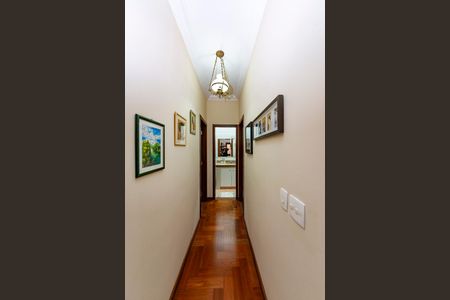 Casa à venda com 360m², 3 quartos e 6 vagasCorredor