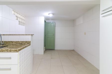 Casa à venda com 220m², 3 quartos e 2 vagas Casa à venda com 220m², 3 quartos e 2 vagasCozinha e Área de Serviço