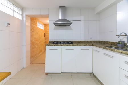 Casa à venda com 220m², 3 quartos e 2 vagas Casa à venda com 220m², 3 quartos e 2 vagasCozinha e Área de Serviço