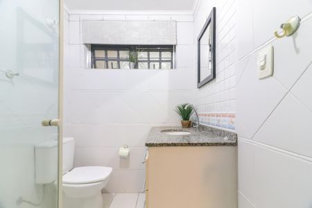 Casa à venda com 220m², 3 quartos e 2 vagas Casa à venda com 220m², 3 quartos e 2 vagasBanheiro Social