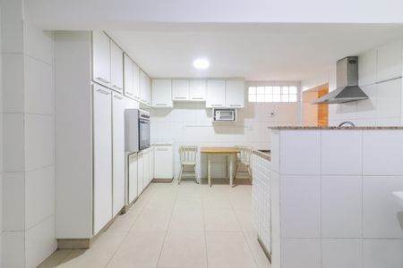 Casa à venda com 220m², 3 quartos e 2 vagas Casa à venda com 220m², 3 quartos e 2 vagasCozinha e Área de Serviço