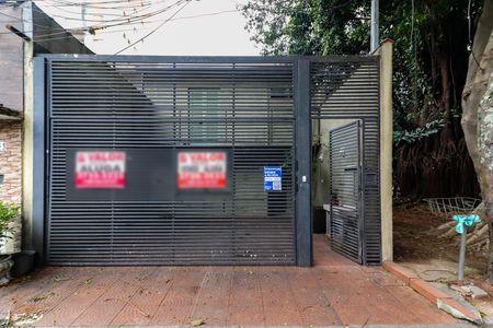 Casa à venda com 220m², 3 quartos e 2 vagas Casa à venda com 220m², 3 quartos e 2 vagasFachada