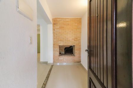 Casa à venda com 220m², 3 quartos e 2 vagas Casa à venda com 220m², 3 quartos e 2 vagasCorredor