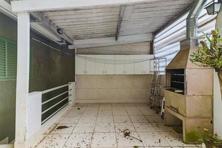 Casa à venda com 220m², 3 quartos e 2 vagas Casa à venda com 220m², 3 quartos e 2 vagasChurrasqueira