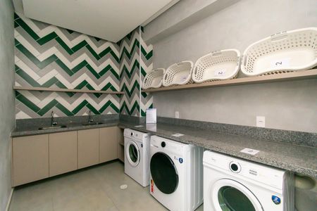 Apartamento à venda com 42m², 2 quartos e 1 vaga Apartamento à venda com 42m², 2 quartos e 1 vagaÁrea comum - Sala de jogos e Lavanderia