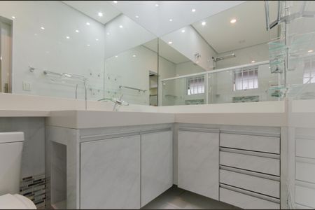 Casa à venda com 220m², 4 quartos e 2 vagasBanheiro da Suíte