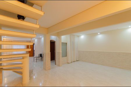 Sala de casa à venda com 4 quartos, 220m² em Vila Monumento, São Paulo