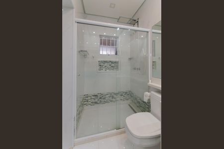 Casa à venda com 220m², 4 quartos e 2 vagasBanheiro da Suíte