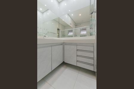 Casa à venda com 220m², 4 quartos e 2 vagasBanheiro da Suíte