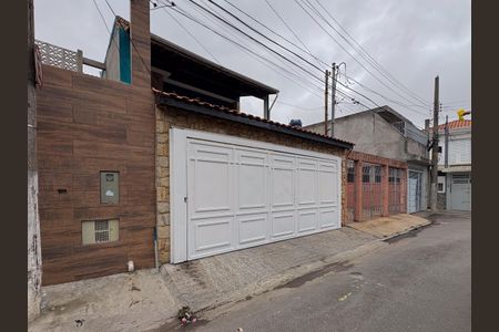Casa à venda com 220m², 4 quartos e 2 vagasFachada