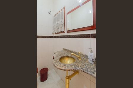 Casa à venda com 220m², 4 quartos e 2 vagasLavabo