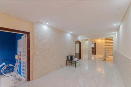 Casa à venda com 220m², 4 quartos e 2 vagasSala