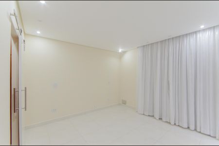 Casa à venda com 220m², 4 quartos e 2 vagasSuíte