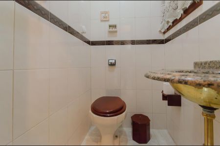 Casa à venda com 220m², 4 quartos e 2 vagasLavabo