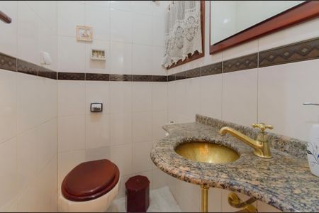 Casa à venda com 220m², 4 quartos e 2 vagasLavabo