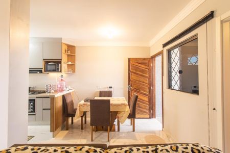 Sala de casa para alugar com 2 quartos, 136m² em Campo de Santana, Curitiba