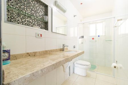 Casa de condomínio para alugar com 120m², 3 quartos e sem vaga Casa de condomínio para alugar com 120m², 3 quartos e sem vagaBanheiro da Suíte