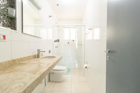 Casa de condomínio para alugar com 120m², 3 quartos e sem vaga Casa de condomínio para alugar com 120m², 3 quartos e sem vagaBanheiro da Suíte