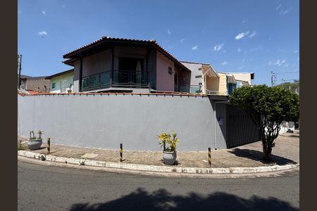 Casa à venda com 93m², 3 quartos e 4 vagasFachada