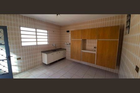 Casa à venda com 114m², 2 quartos e 2 vagas Casa à venda com 114m², 2 quartos e 2 vagasCozinha