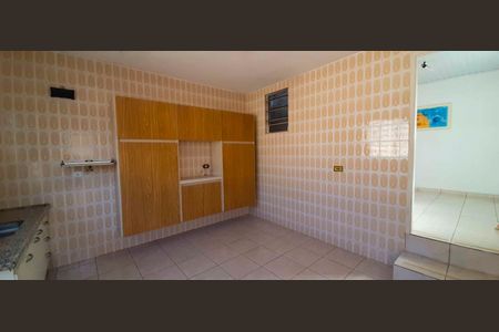 Casa à venda com 114m², 2 quartos e 2 vagas Casa à venda com 114m², 2 quartos e 2 vagasCozinha