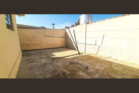 Casa à venda com 114m², 2 quartos e 2 vagas Casa à venda com 114m², 2 quartos e 2 vagasQuintal